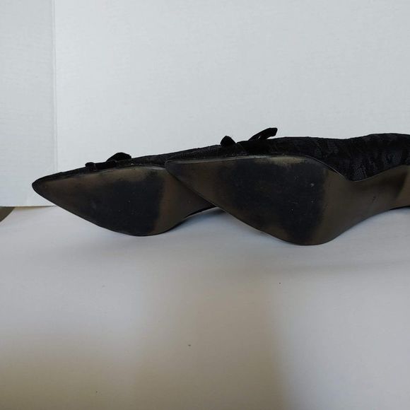 Bravo Brown Lacey Black Pointed Toe Shoes - Picture 7 of 7